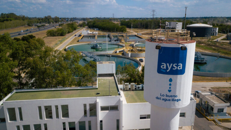 AySA entre Filiberti y Roggio: aguas turbias bajan