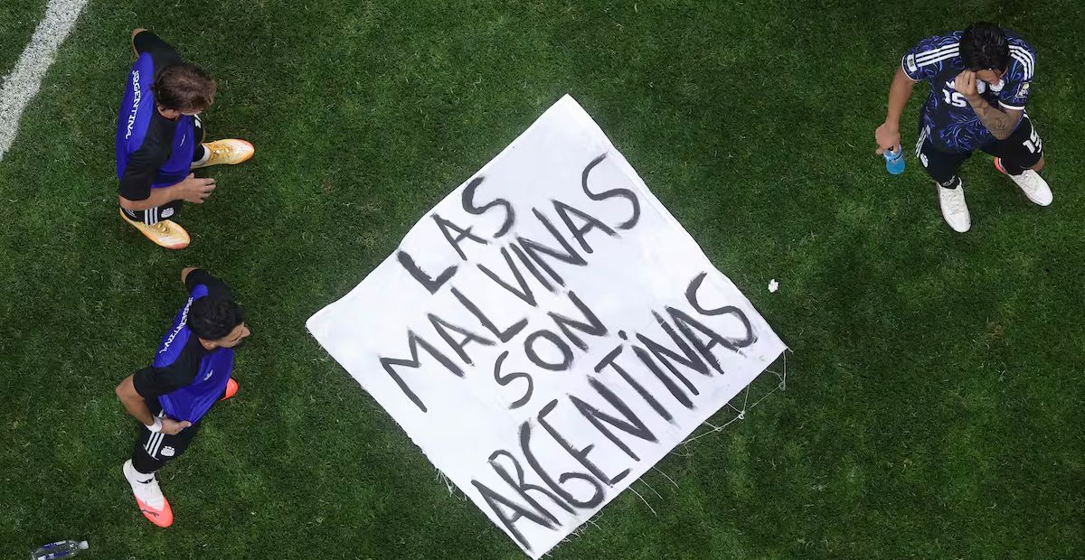 Trump «revisa» su postura sobre Malvinas y usa a Londres de garantía